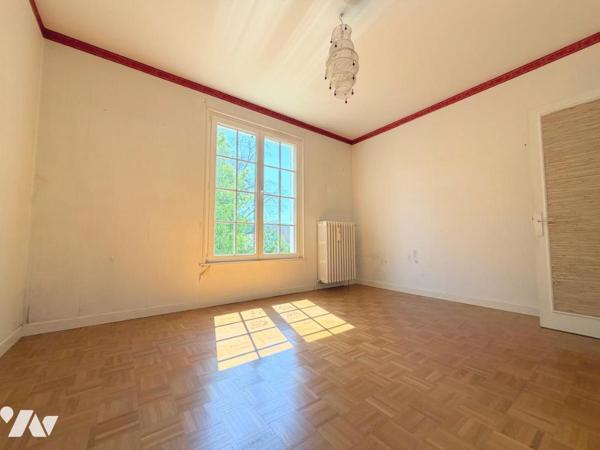 Maison individuelle et terrain attenant