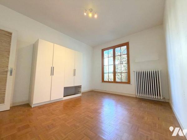 Maison individuelle et terrain attenant