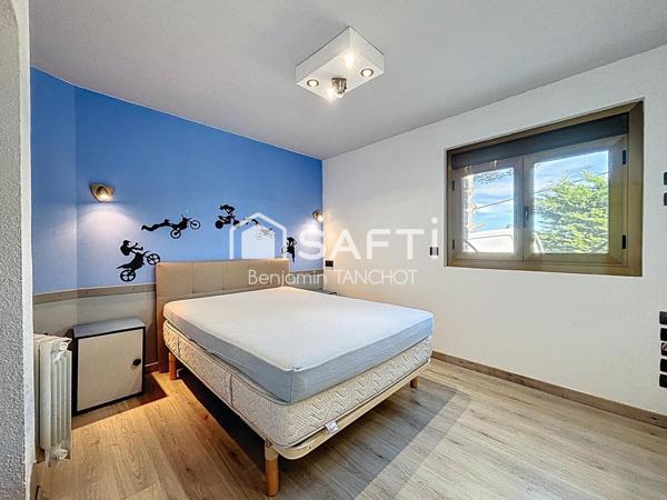 À 2 min des pistes : maison familiale sans vis-à-vis, terrain spacieux et vue plein sud.