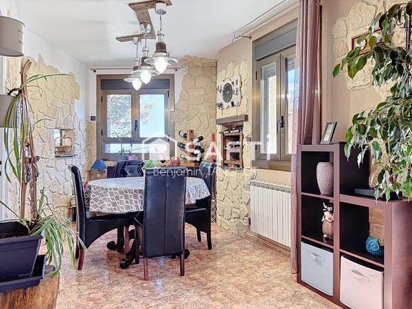 À 2 min des pistes : maison familiale sans vis-à-vis, terrain spacieux et vue plein sud.