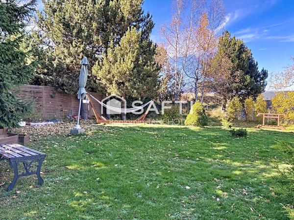 À 2 min des pistes : maison familiale sans vis-à-vis, terrain spacieux et vue plein sud.