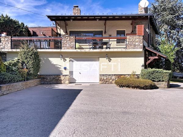 À 2 min des pistes : maison familiale sans vis-à-vis, terrain spacieux et vue plein sud.