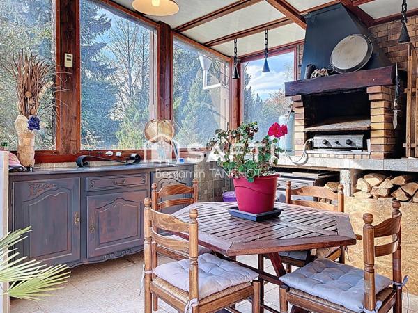 À 2 min des pistes : maison familiale sans vis-à-vis, terrain spacieux et vue plein sud.