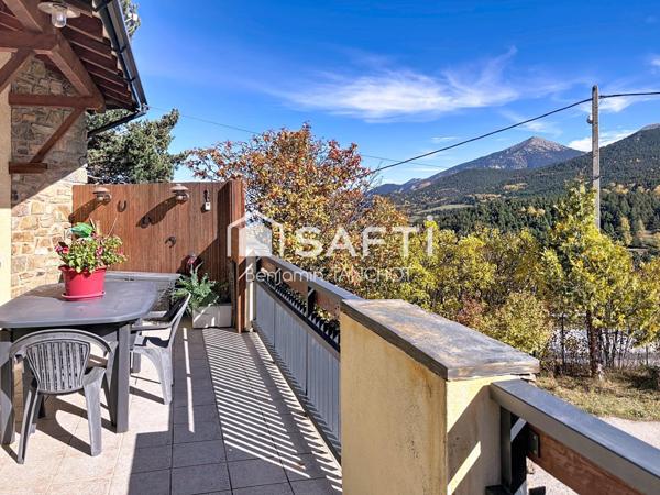 À 2 min des pistes : maison familiale sans vis-à-vis, terrain spacieux et vue plein sud.