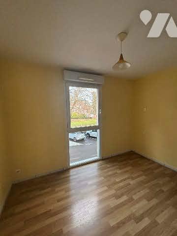 Au centre de LA TALAUDIERE , un T3 d'environ101,96 m2 avec balcon-terrasse double garage et parking.