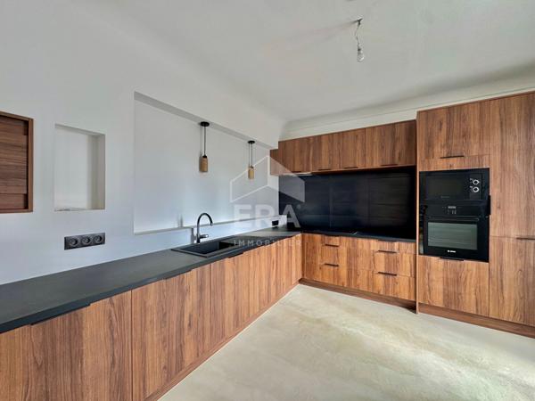 Élégance et charme pour ce T3 en plein centre de ROYAN