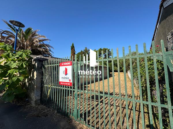 Dépendance 130m² en pierre sur grand terrain – Luçon