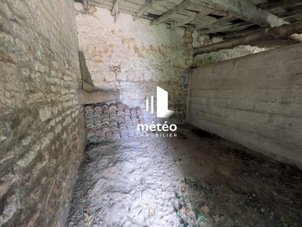 Dépendance 130m² en pierre sur grand terrain – Luçon