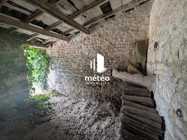 Dépendance 130m² en pierre sur grand terrain – Luçon