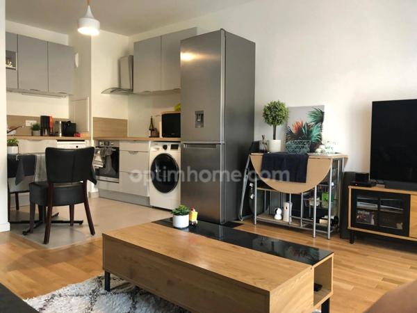 VERSAILLES (78) - QUARTIER RECHERCHÉ - RESIDENCE RECENTE 2019 - APPARTEMENT 2 PIÈCES - BALCON - 1ER ETAGE - ASCENSEUR - PARKING EN SOUS-SOL - SALLE DE SPORT - ESPACE COWORKING - CALME ABSOLU