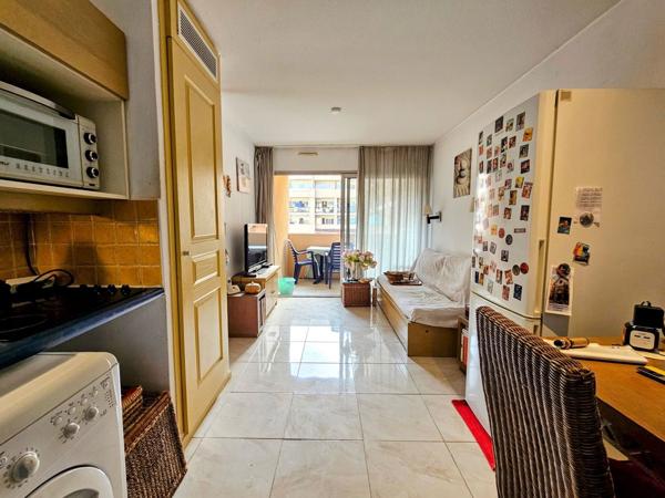 VENTE : appartement T2 LOUÉ (28 m²) CANNES LA BOCCA (06150)