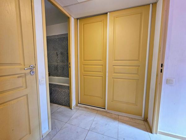 VENTE : appartement T2 LOUÉ (28 m²) CANNES LA BOCCA (06150)