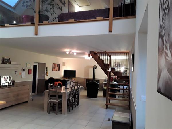 LONGERE ET DEPENDANCES