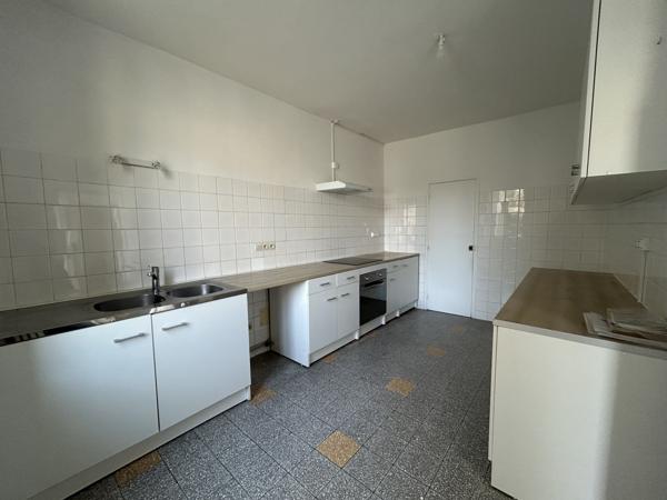 Maison T5 avec petite remise et devant de porte  Villesiscle (11150)