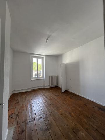 Maison T5 avec petite remise et devant de porte  Villesiscle (11150)