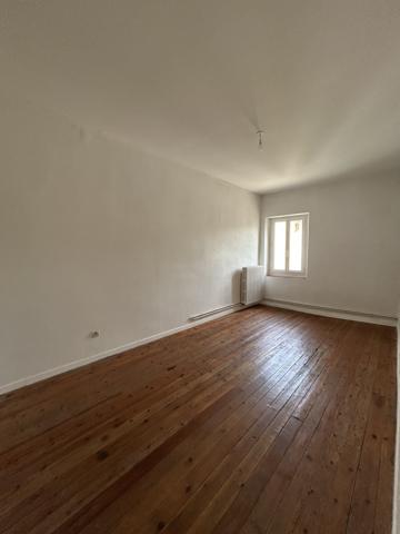 Maison T5 avec petite remise et devant de porte  Villesiscle (11150)