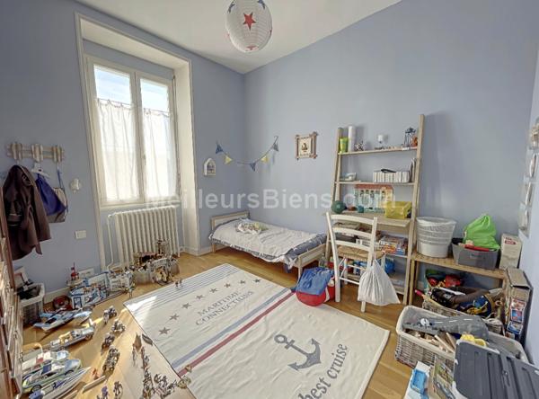 Maison familiale avec jardin idéalement située