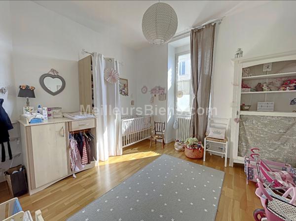 Maison familiale avec jardin idéalement située