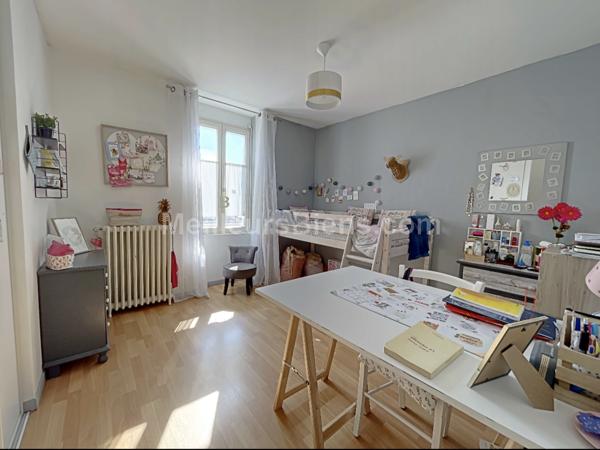 Maison familiale avec jardin idéalement située