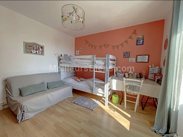 Maison familiale avec jardin idéalement située