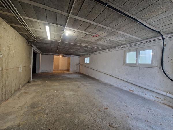 Grand garage de 80m² à L'Isle-sur-la-Sorgue