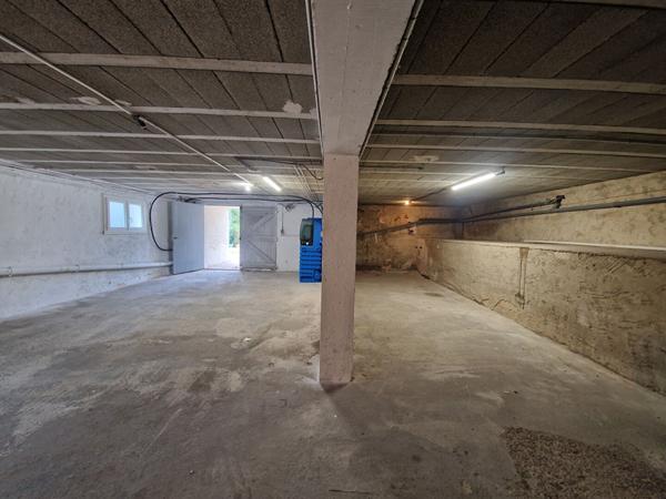 Grand garage de 80m² à L'Isle-sur-la-Sorgue