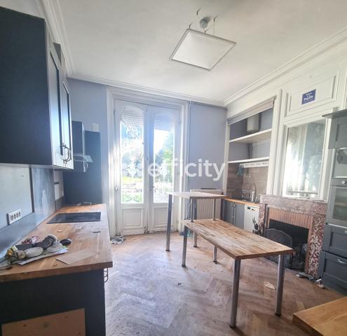 Maison 10 pièces - 300 m²