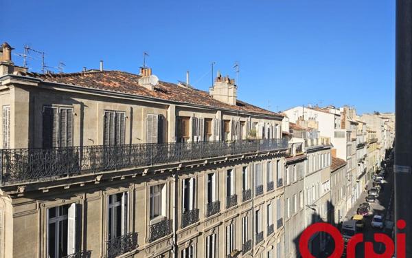 Appartement à vendre    4 pièces • 108,75 m2 Marseille 1