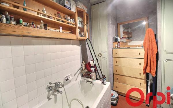 Appartement à vendre    4 pièces • 108,75 m2 Marseille 1