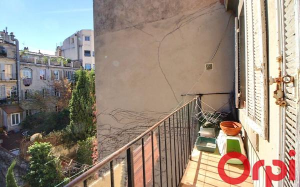 Appartement à vendre    4 pièces • 108,75 m2 Marseille 1