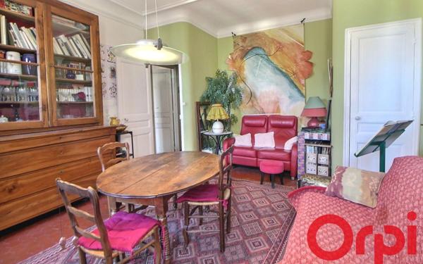 Appartement à vendre    4 pièces • 108,75 m2 Marseille 1