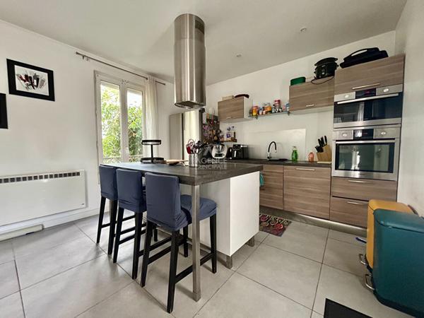 Maison Poissy 6 pièce(s) 115 m2 599 000 € **  - Référence  9315