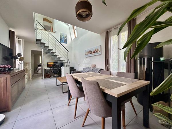 Maison Poissy 6 pièce(s) 115 m2 599 000 € **  - Référence  9315