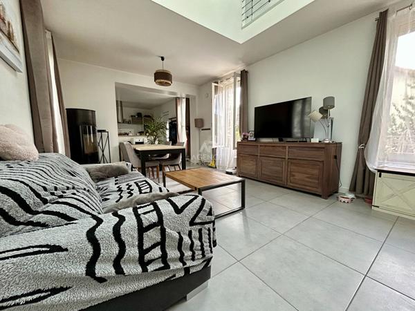 Maison Poissy 6 pièce(s) 115 m2 599 000 € **  - Référence  9315