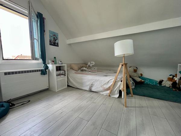 Maison Poissy 6 pièce(s) 115 m2 599 000 € **  - Référence  9315