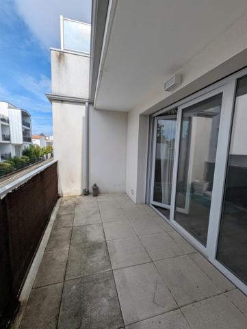 T2 AVEC BALCON ET PLACE DE PARKING PRIVEE A LA ROCHELLE