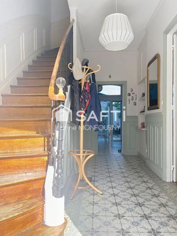 Très belle maison avec grand garage, espace extérieur situé en centre ville