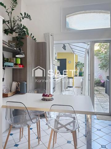 Très belle maison avec grand garage, espace extérieur situé en centre ville