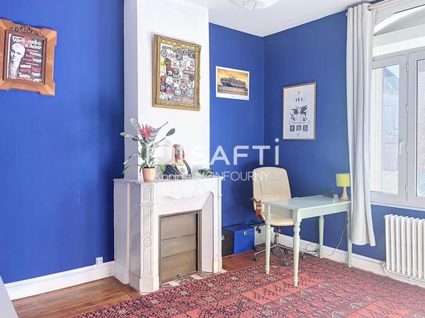 Très belle maison avec grand garage, espace extérieur situé en centre ville