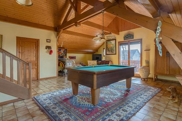 Maison 6 pièces de 197 m² familiale avec piscine sur 1597 m² de terrain à Drumettaz-Clarafond