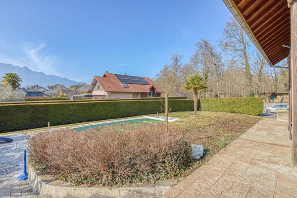 Maison 6 pièces de 197 m² familiale avec piscine sur 1597 m² de terrain à Drumettaz-Clarafond