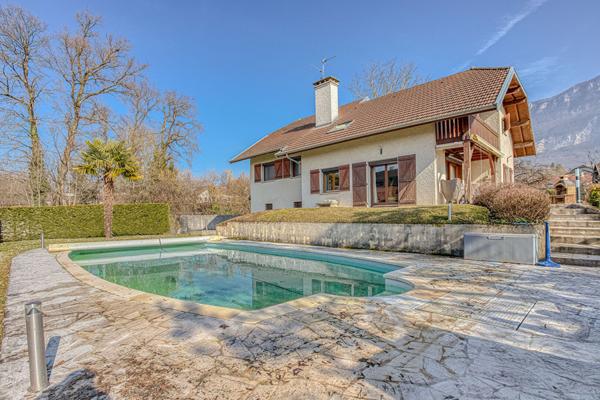 Maison 6 pièces de 197 m² familiale avec piscine sur 1597 m² de terrain à Drumettaz-Clarafond