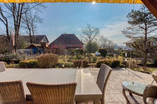 Maison 6 pièces de 197 m² familiale avec piscine sur 1597 m² de terrain à Drumettaz-Clarafond