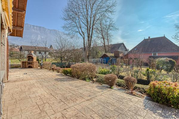 Maison 6 pièces de 197 m² familiale avec piscine sur 1597 m² de terrain à Drumettaz-Clarafond