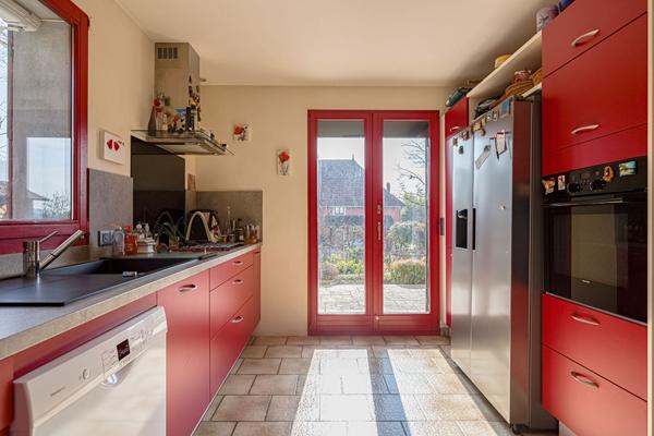 Maison 6 pièces de 197 m² familiale avec piscine sur 1597 m² de terrain à Drumettaz-Clarafond