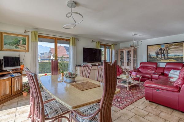 Maison 6 pièces de 197 m² familiale avec piscine sur 1597 m² de terrain à Drumettaz-Clarafond