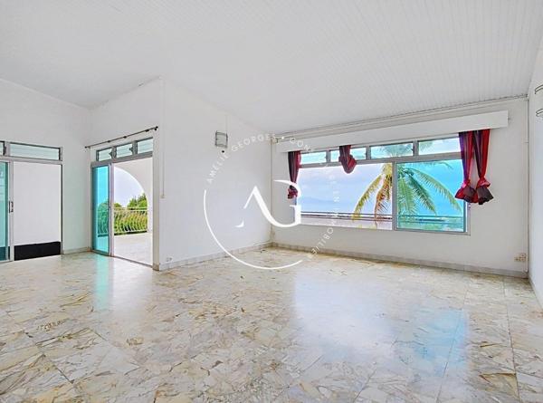 Maison avec vue mer et fort potentiel - Terreville Schoelcher