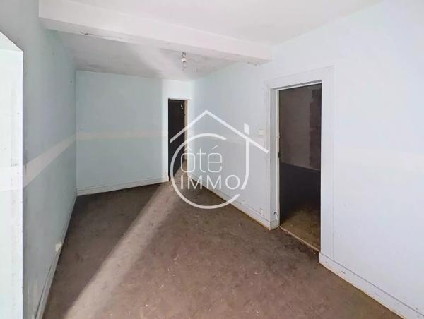 LA FORCE : Maison de 101m² avec local commercial de 111m² à rénover entièrement