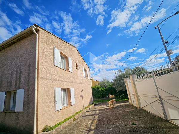 EXCLUSIVITE - Septemes Les Vallons T6  d'environ 132m2 + garage 40 m2 sur une parcelle de 552 m2