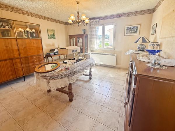 EXCLUSIVITE - Septemes Les Vallons T6  d'environ 132m2 + garage 40 m2 sur une parcelle de 552 m2